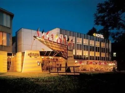 U Tri Lvu Otel