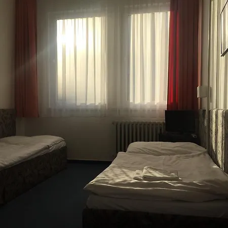 U Tri Lvu Otel